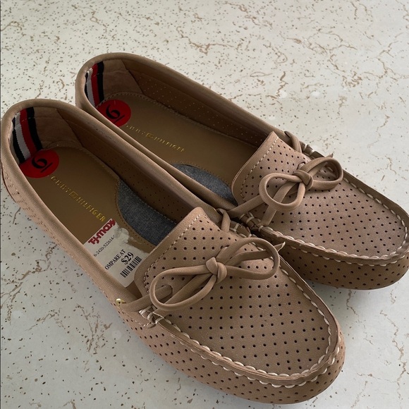 Tommy Hilfiger Tan Perforated Loafers Sz 6 - Picture 5 of 5